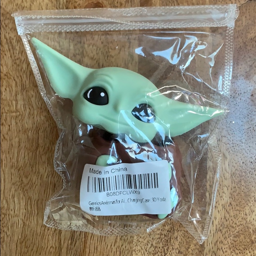 The child/Baby Yoda AirPods charging case - Picture 4 of 5